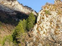 Sisteron - Ancienne route Napoléon  Arrivée au second lacet. En face au loin, la Baume