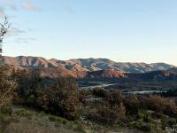 Sisteron - Ancienne route Napoléon  Vue sur les crêtes de Vaumuse et le plateau de Salignac. Nous quittons maintenant l'ancienne rouote d'Entrepierres pour empreinter la piste forestière de la Baume