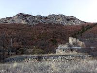 Sisteron - Ancienne route Napoléon  Ruines de Saint Pierre à l'adret de la Baume