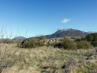 Sisteron Collet  Vue vers le Nord : Au loin à gauche, la montagne de Hongrie (1189 m) - Vers la droite la montagne de Gache (1357 m)