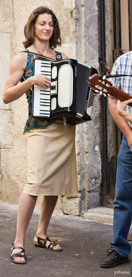 celine-3.jpg - Céline à l'accordéon !