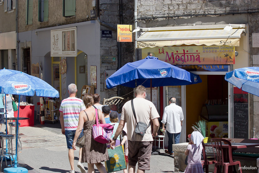 medina-1.jpg - La Médina spécialités orientales et la boutique de Jérome, créateur de mobilier et d'objets en carton