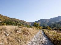 Tour du cirque de Valbelle  Au loin au centre, le Pas de Peipin qui vas me permettre d'accèder aux crêtes de Lure que je longerai ensuite sur 6 km pour rejoindre le Pas de Jean Richaud
