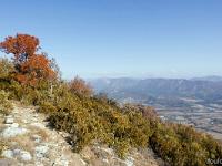 Tour du cirque de Valbelle  Vue vers l'Est. En bas à droite, le village d'Aubignosc