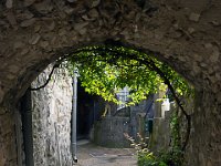 Valbelle  Valbelle (les Escoffiers) - Passage couvert ...