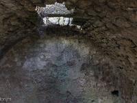 Lazer - Vestiges du site de la Plâtrière  Elle donne sur une petite pièce voûtée d'environ 3,50x2,50m en parfait état de conservasion depuis 800 ans ...