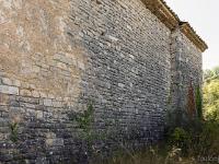 Le vieux Montsalier  Mur Ouest. Aucune ouverture sur celui-ci ...