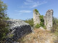 Le vieux Montsalier  Retour à l'Ouest du village ou subsistent quelques vestiges ...