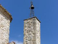 Vachères  La tour de l'horloge érigée au dessus du grand portail au XVIIIe