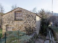 Eygalayes  Le Riançon coule à la gauche de cette charmante batisse