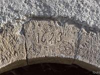 Eygalayes  1693 sur la clé de voûte de la porte de cette maison de la Grand Rue