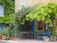 venasque-001-2  Vénasque - Grand'rue - Une bien belle terrasse ! ...