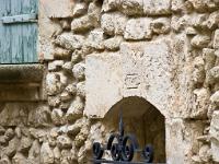 venasque-021-2  Vénasque - Grand'rue - Linteau daté de 1740