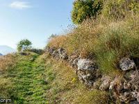 Barret-de-Lioure - Drôme  Retournons dans le village par le même chemin, la clastre ...