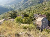 Barret-de-Lioure - Drôme  Vue sur les toits du village depuis les Croix ...