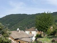 Beaumont- Cévenne ardéchoise  Vue sur le village depuis le très ancien chemin muletier,  aujourd'ui PR (chemin de petite randonnée) qe nous verrons plus loin