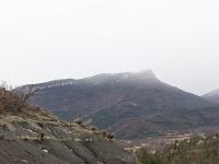 Du côté de Bevons un jour pluvieux d'hiver  Marnes. Au loin, la montagne de Saint Michel (767m)