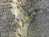 Bourdeaux  Détail des vestiges du donjon