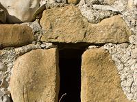 Cabanons  Ouverture sur une des façades