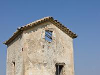 Cabanons  Cabanon à la sortie Est de Peipin sur la route de Châteauneuf-Val-Saint-Donnat