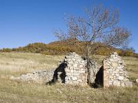 Cabanons  Cabanon sur la route de Sisteron à Saint-Geniez