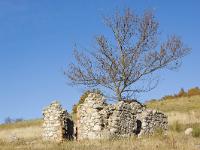 Cabanons  Cabanon sur la route de Sisteron à Saint-Geniez