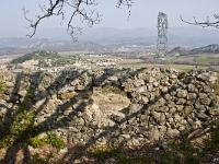 Cabanons  Cabanon en ruine au dessus du village de Peipin à l'adret de la montagne de Chapage. En bas, le village de Peipin