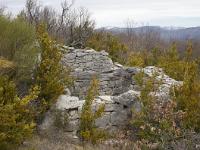Cabanons  Cabanon en ruine au dessus du village de Peipin à l'adret de la montagne de Chapage