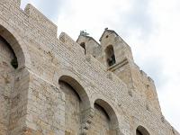 ND de la Mer ((IX et XII siècles)  Elle est également dotée de crénaux et de machicoulis