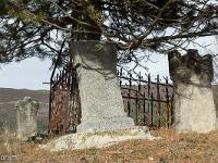 Chapelle des Pénitents - Barret sur MéougeChapelle Saint Laurent (XIIe) - Barret sur Méouge  Le cimetière