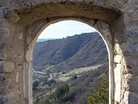 Chapelle Saint Laurent (XIIe) - Barret sur Méouge  Vue depuis l'intérieur à travers l'entrée