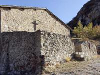 Chapelle de Dromon - Saint Geniez  Angle Nord/Est de la chapelle et de la terrasse