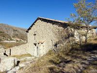 Chapelle de Dromon - Saint Geniez  Autre vue sur la chapelle et sa terrasse