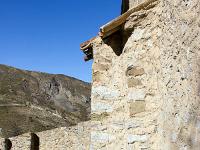 Chapelle de Dromon - Saint Geniez  La terrasse et la façade Ouest