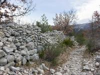 Chapelle Saint-Pons - XIIe  Le GR suit est un très ancien chemin