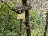 Chapelle Saint-Pons - XIIe  Nous allons bifurquer sur la droite, vers l'Ouest en suivant le PR qui nous menera 1 km plus loin à Saint Pons