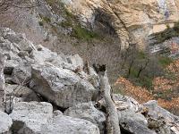 Chapelle Saint-Pons - XIIe  A partir d'ici le sentier se fait plus escarpé