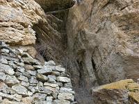 Chapelle Saint-Pons - XIIe  Nous approchons du but ! ... En haut, le petit pont sur la faille. La chapelle est juste à sa droite