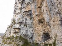 Chapelle Saint-Pons - XIIe  Vue sur la falaise et la chapelle (Ouest)
