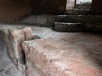 Chapelle Saint-Pons - XIIe  Vue sur la partie plus haute entre l'entrée Ouest et la partie basse de la chapelle