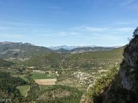 Chapelle Saint-Pons - XIIe  Vue depuis la chapelle. En bas le village de Valbelle