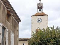Châtillon En Diois - Drôme  La Tour de l'Horloge. Dessous, une porte, vestige du rempart ...
