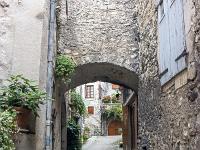 Châtillon En Diois - Drôme  Ruelle et passage couvert ...