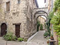 Châtillon En Diois - Drôme  Ruelles et arcs entre deux maisons ...