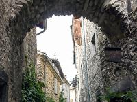 Châtillon En Diois - Drôme  Ruelle et arc ...