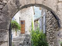 Châtillon En Diois - Drôme  Passage donnant sur une petite ruelle ...