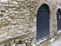 Châtillon En Diois - Drôme  Rue des Rostangs. A gauche, murée, une ancienne échoppe ...
