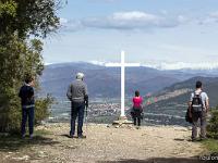 Croix  Monastère bénédictin de Ganagobie - Croix au bout de l'Allée de Forcalquier, autrefois appelée "le promenoir" car les moines s’y promenaient après le repas 2/2