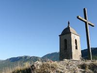 Croix  Croix à l'Ouest de l'église de St Vincent sur Jabron. Eglise bâtie à l'emplacement de l'ancien castrum au Nord du vieux village aujourdhui ruiné (Alpes de Haute Provence)