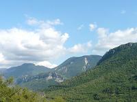 Croix  Dans le cimetière de l'ancien village perché de Curel dans la vallée du Jabron (Alpes de Haute Provence)